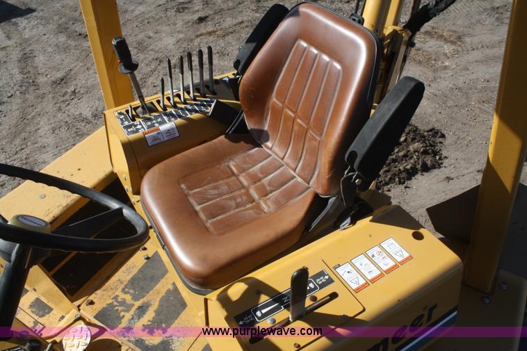 image for item F2747 Vermeer V8550A cable plow