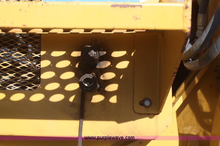 image for item F2747 Vermeer V8550A cable plow