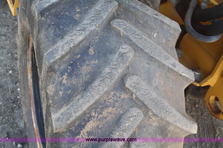 image for item F2747 Vermeer V8550A cable plow