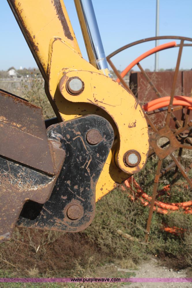 image for item F2747 Vermeer V8550A cable plow