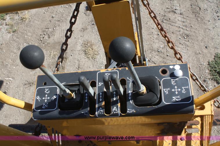 image for item F2747 Vermeer V8550A cable plow