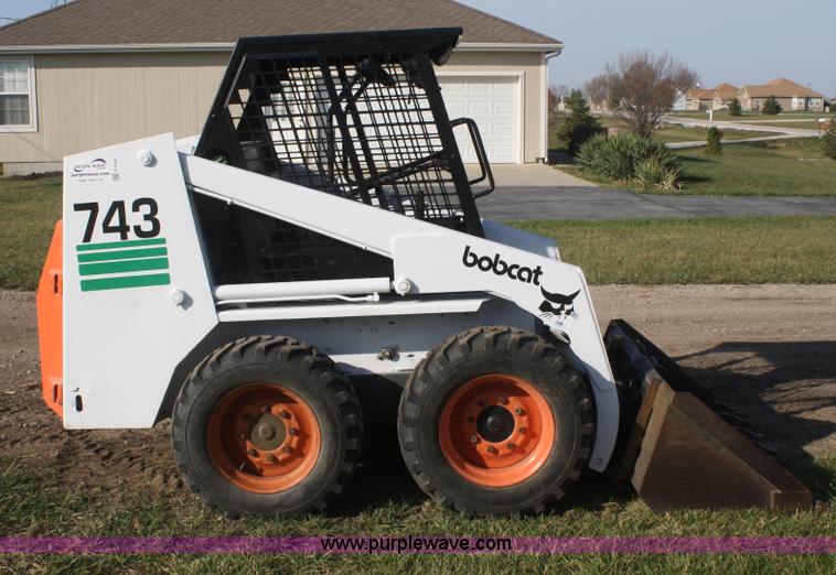 image for item F2757 1992 Bobcat 743B skid steer