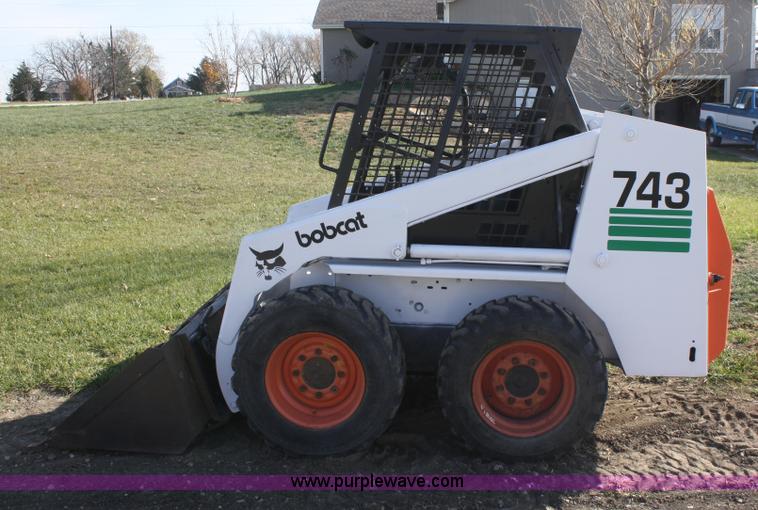 image for item F2757 1992 Bobcat 743B skid steer