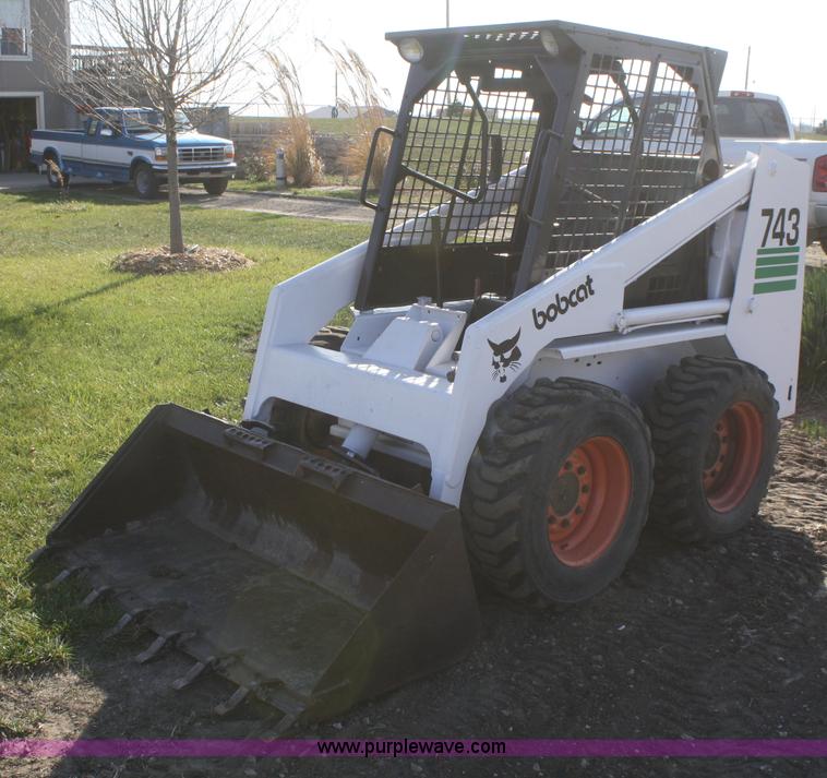 image for item F2757 1992 Bobcat 743B skid steer