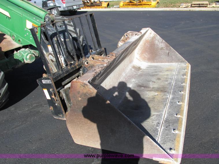 image for item F4013 2004 John Deere 3800  articulated telehandler