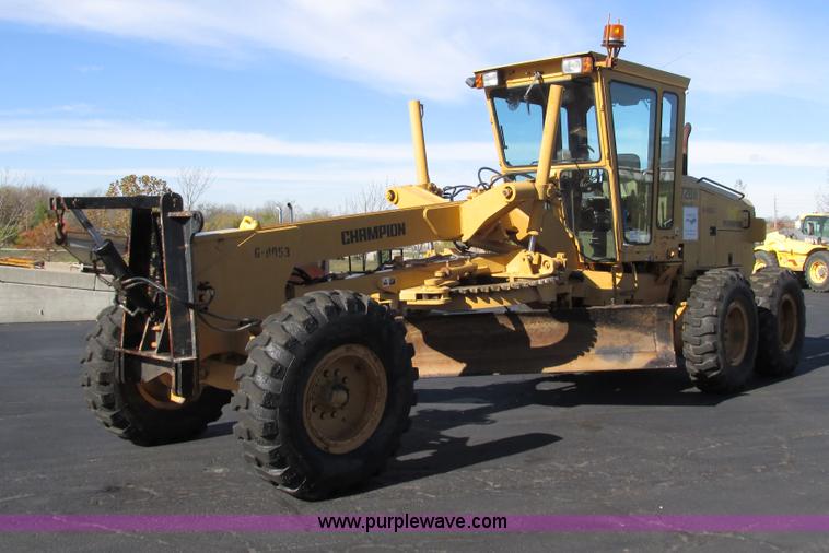 image for item F4016 1994 Champion 720A Series III articulated motor grader