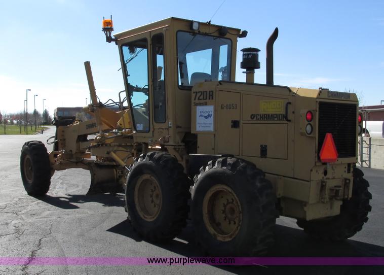 image for item F4016 1994 Champion 720A Series III articulated motor grader