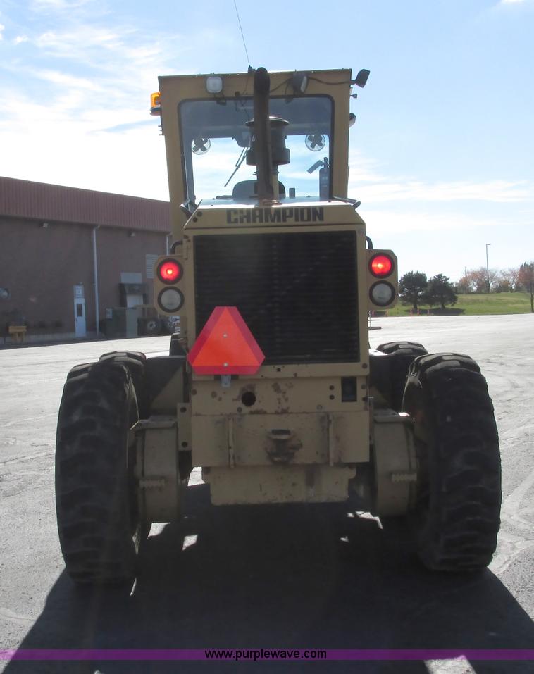 image for item F4016 1994 Champion 720A Series III articulated motor grader