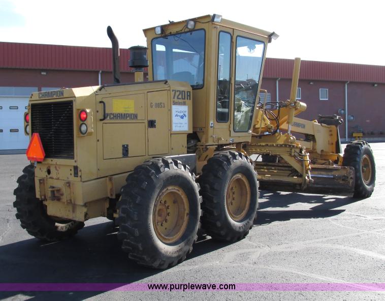 image for item F4016 1994 Champion 720A Series III articulated motor grader