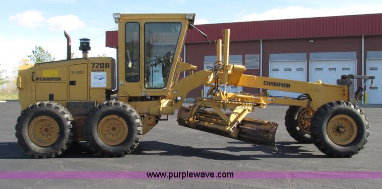 image for item F4016 1994 Champion 720A Series III articulated motor grader