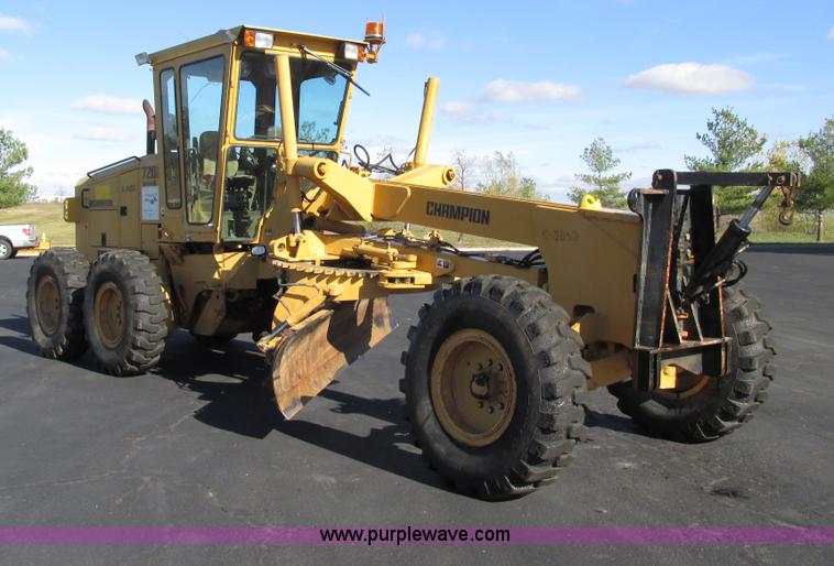 image for item F4016 1994 Champion 720A Series III articulated motor grader