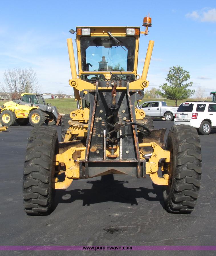 image for item F4016 1994 Champion 720A Series III articulated motor grader