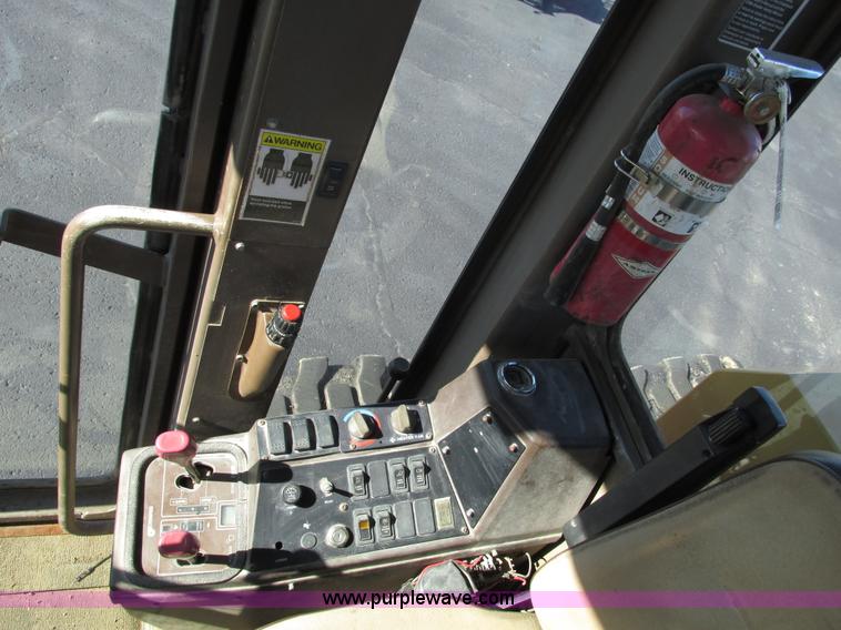 image for item F4016 1994 Champion 720A Series III articulated motor grader