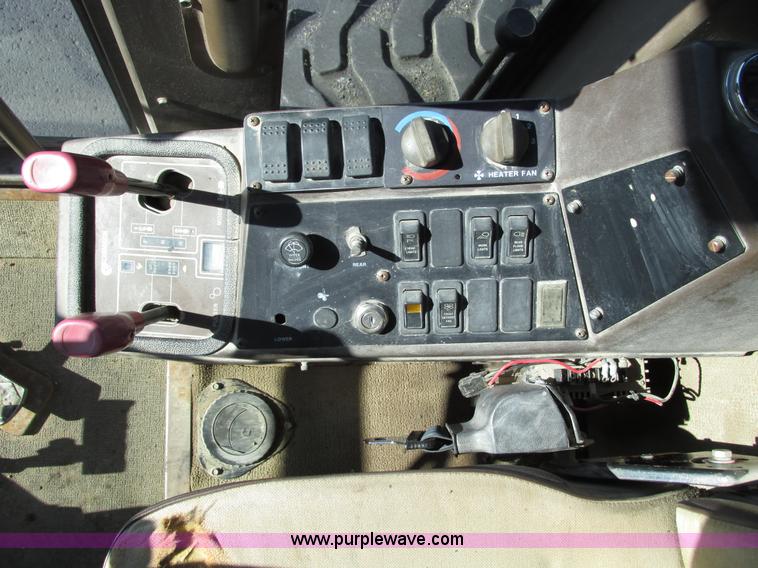 image for item F4016 1994 Champion 720A Series III articulated motor grader