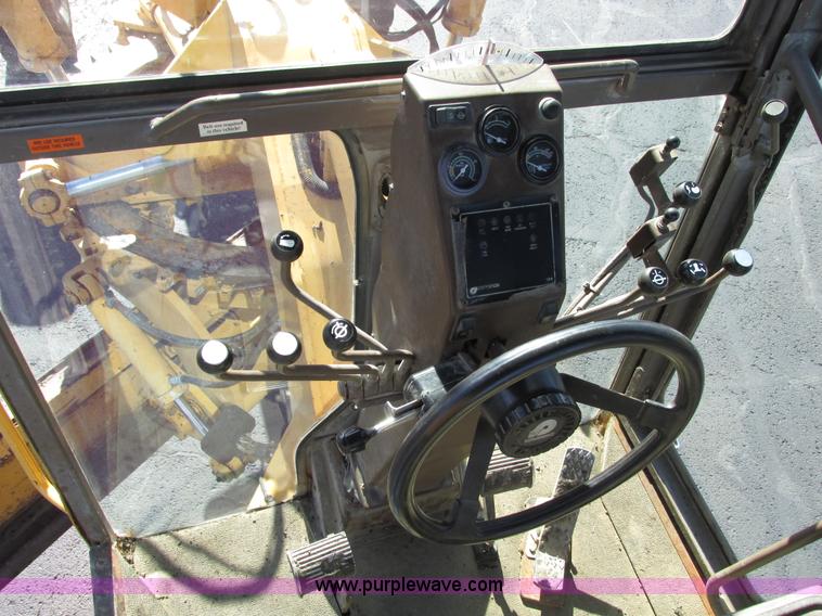 image for item F4016 1994 Champion 720A Series III articulated motor grader