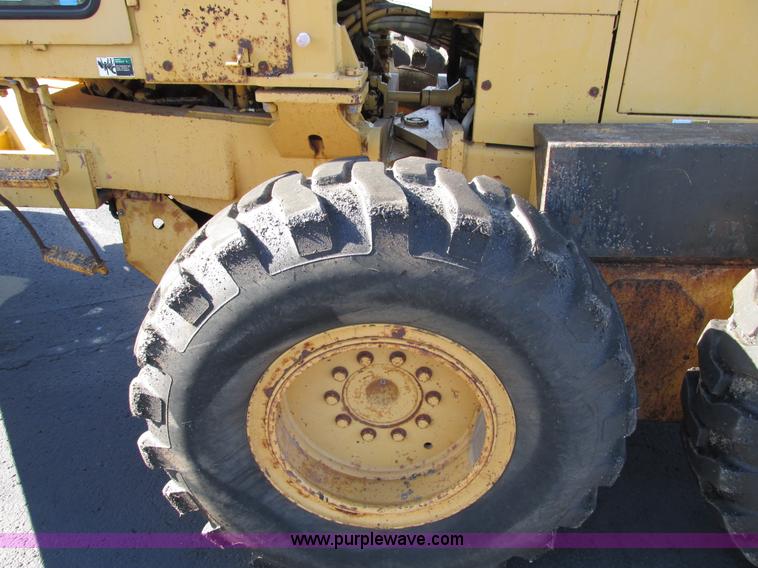 image for item F4016 1994 Champion 720A Series III articulated motor grader