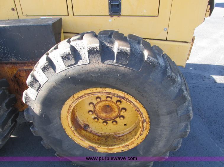 image for item F4016 1994 Champion 720A Series III articulated motor grader