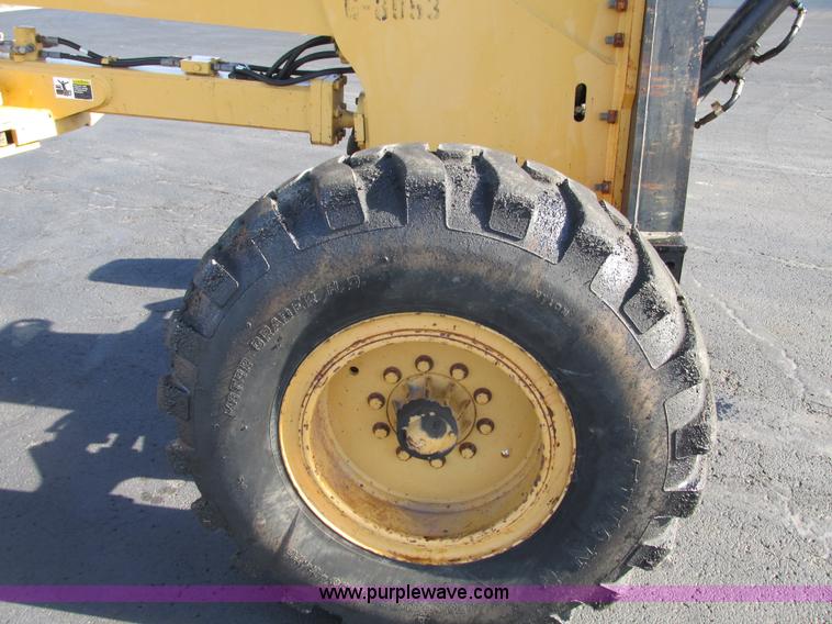 image for item F4016 1994 Champion 720A Series III articulated motor grader