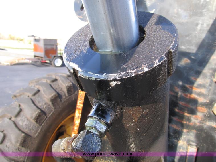 image for item F4016 1994 Champion 720A Series III articulated motor grader