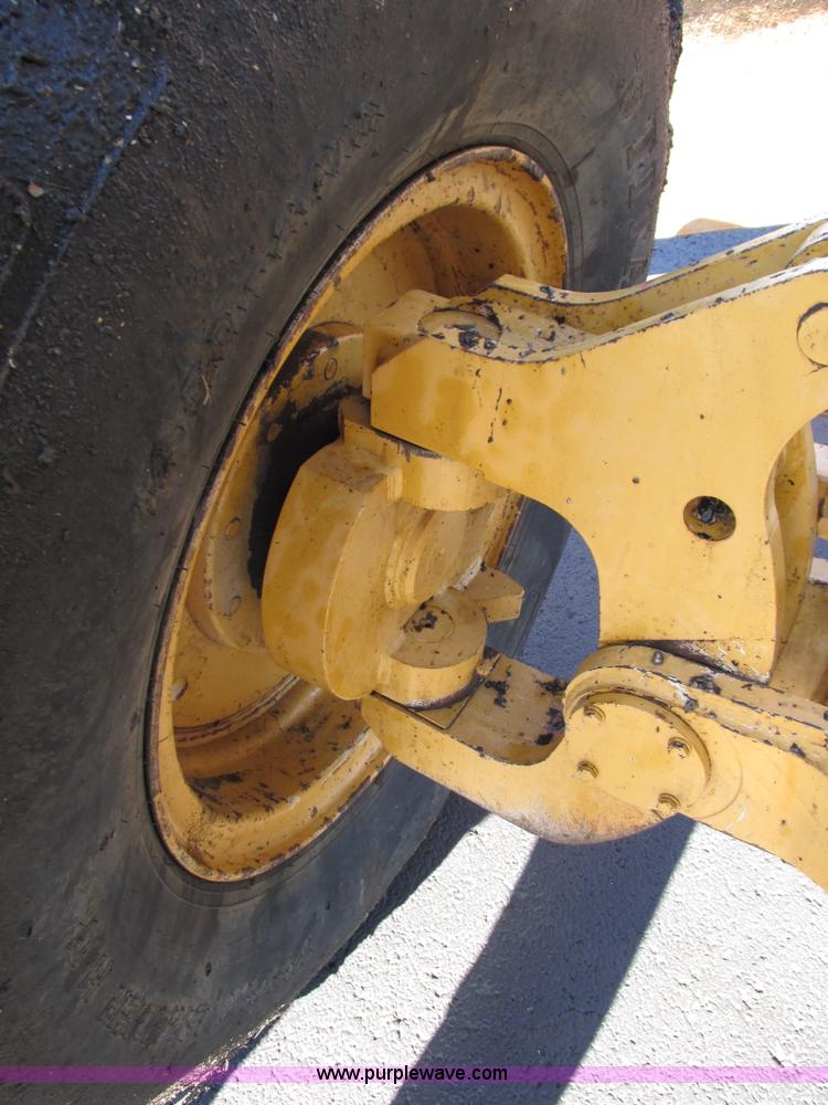 image for item F4016 1994 Champion 720A Series III articulated motor grader