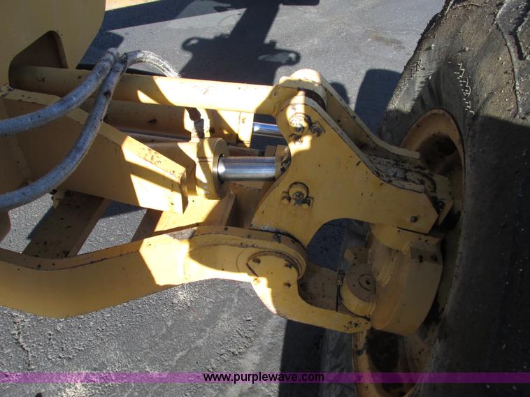 image for item F4016 1994 Champion 720A Series III articulated motor grader