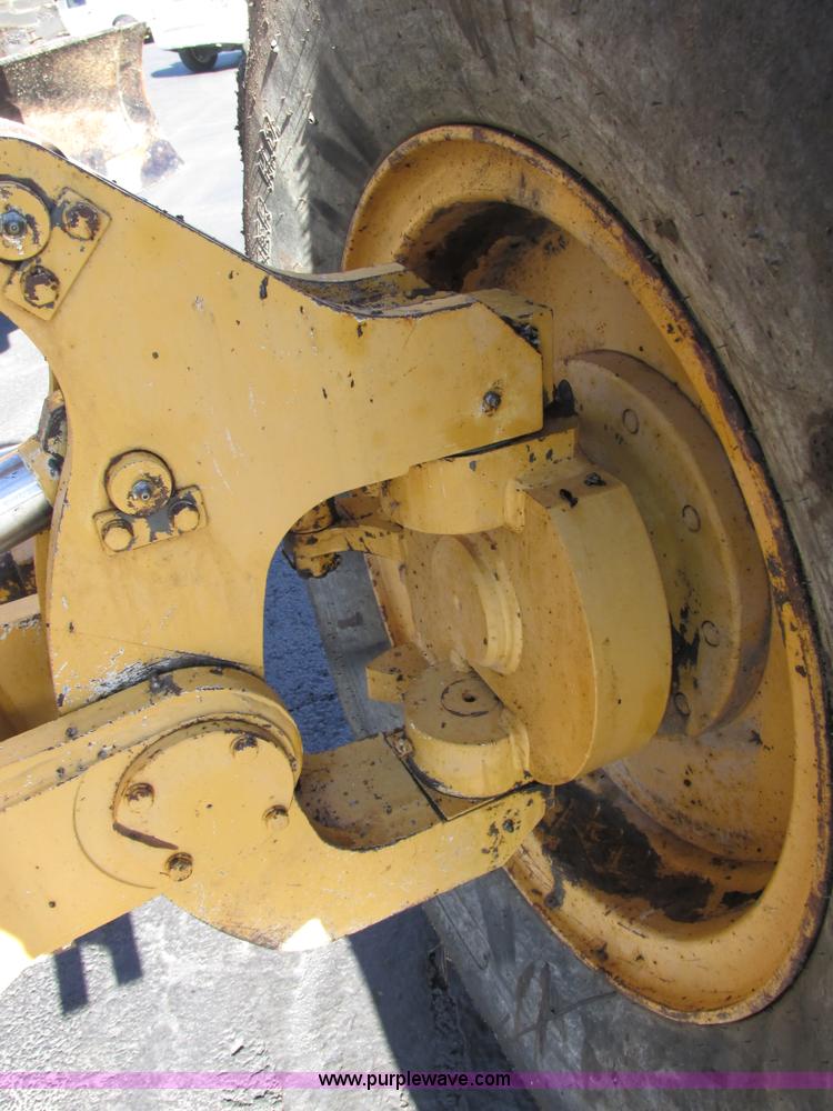 image for item F4016 1994 Champion 720A Series III articulated motor grader