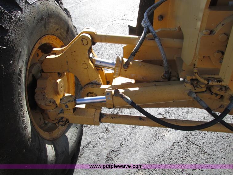 image for item F4016 1994 Champion 720A Series III articulated motor grader