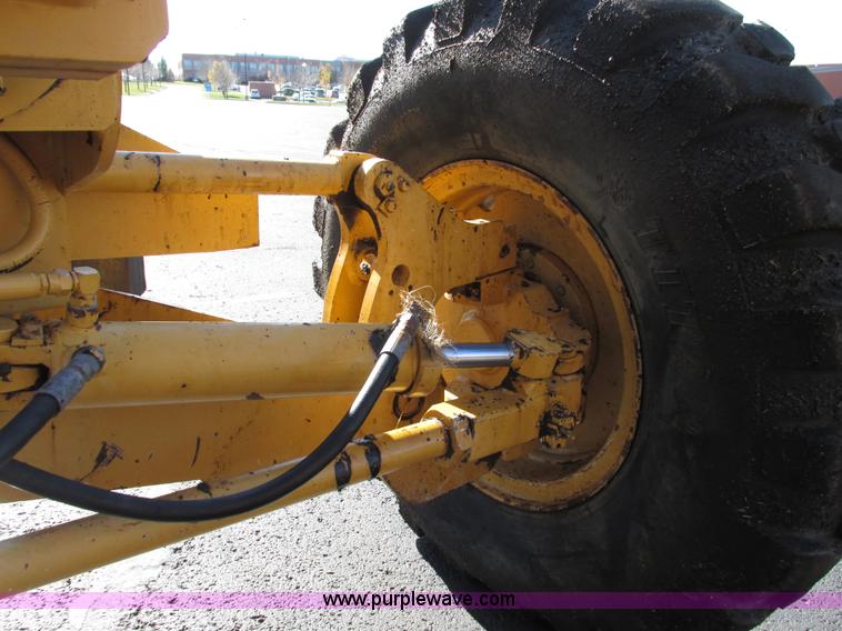 image for item F4016 1994 Champion 720A Series III articulated motor grader