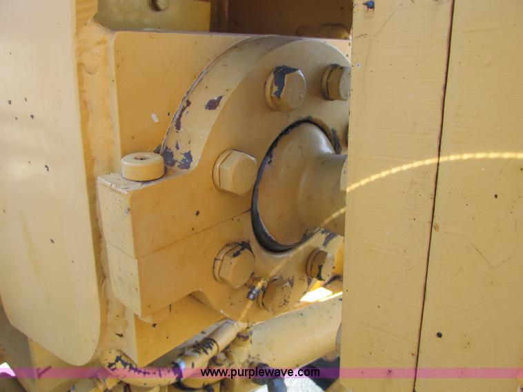 image for item F4016 1994 Champion 720A Series III articulated motor grader