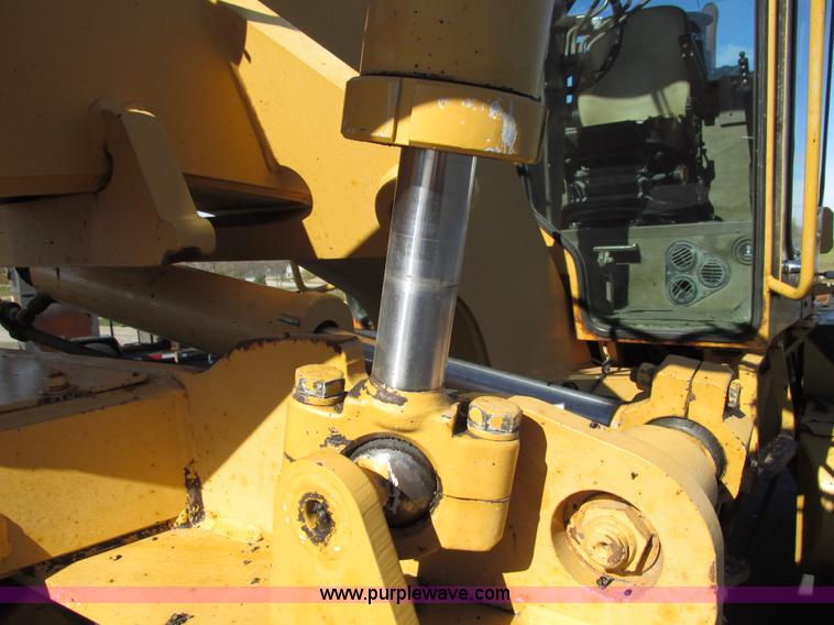 image for item F4016 1994 Champion 720A Series III articulated motor grader