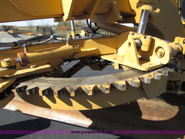 image for item F4016 1994 Champion 720A Series III articulated motor grader