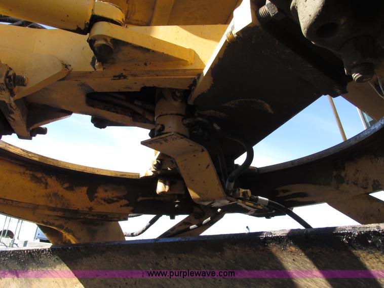 image for item F4016 1994 Champion 720A Series III articulated motor grader