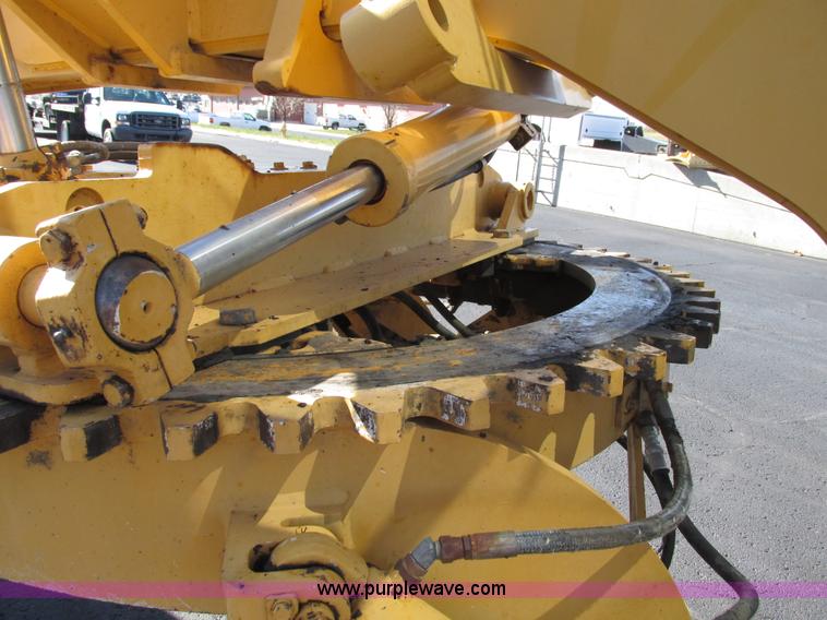 image for item F4016 1994 Champion 720A Series III articulated motor grader
