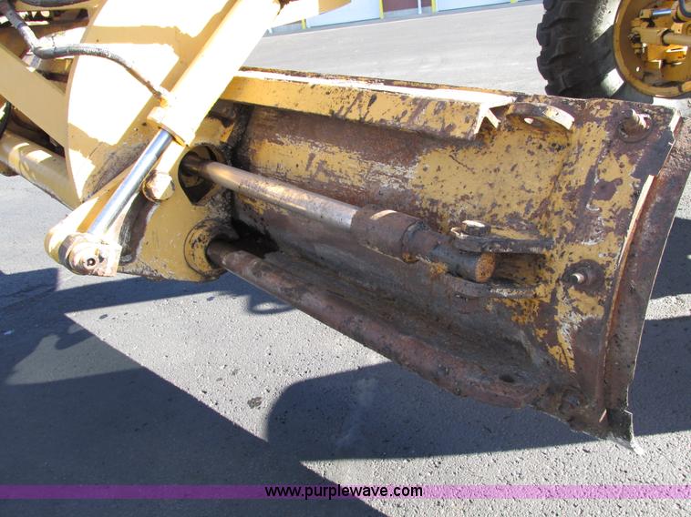 image for item F4016 1994 Champion 720A Series III articulated motor grader