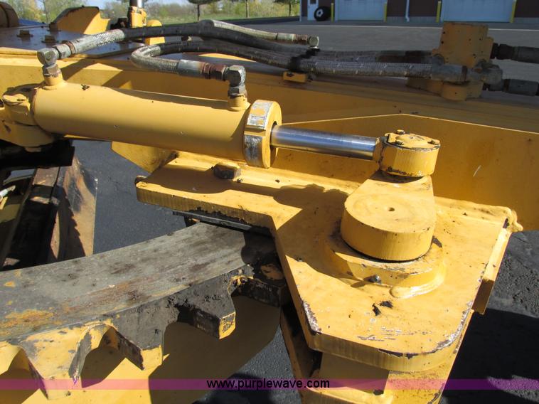 image for item F4016 1994 Champion 720A Series III articulated motor grader