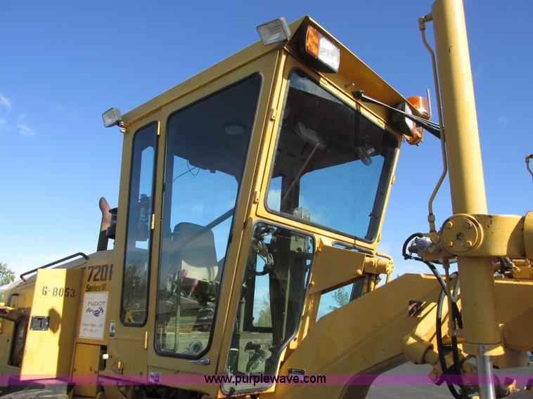 image for item F4016 1994 Champion 720A Series III articulated motor grader