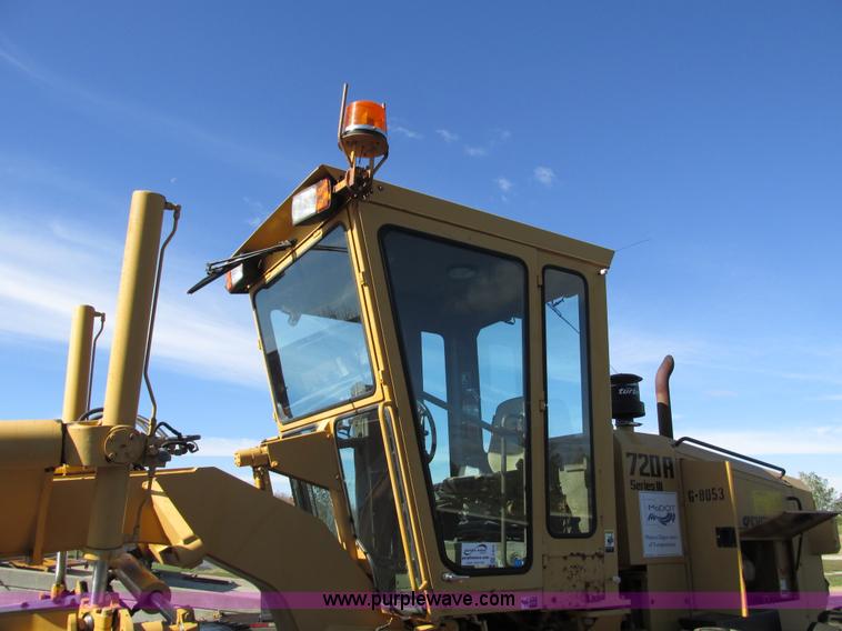 image for item F4016 1994 Champion 720A Series III articulated motor grader