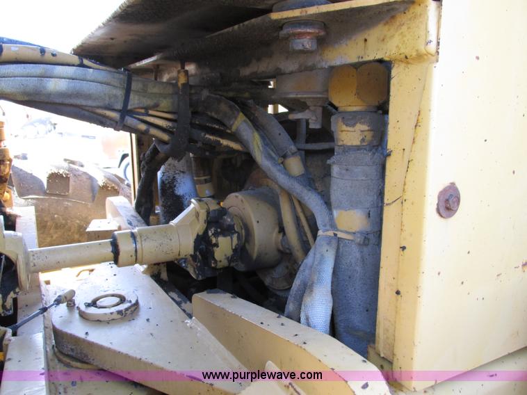 image for item F4016 1994 Champion 720A Series III articulated motor grader