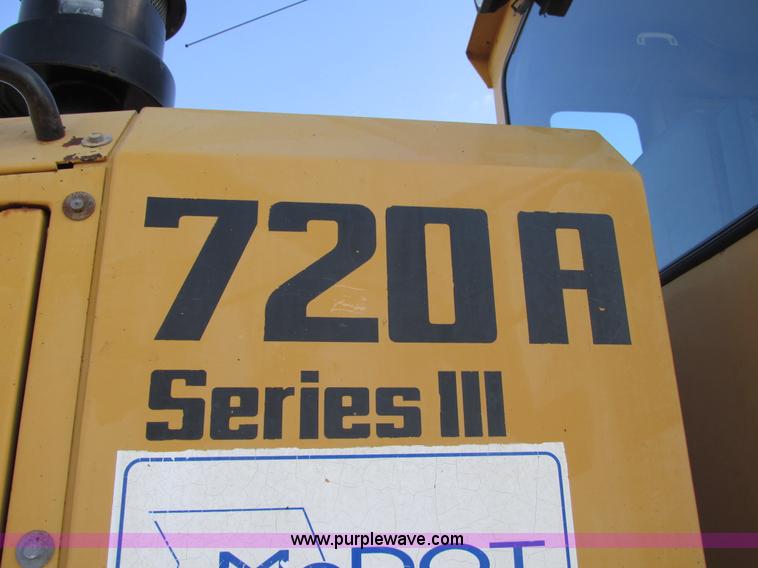 image for item F4016 1994 Champion 720A Series III articulated motor grader