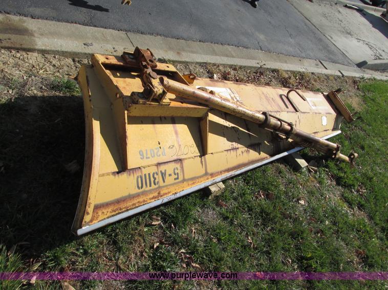 image for item F4016 1994 Champion 720A Series III articulated motor grader