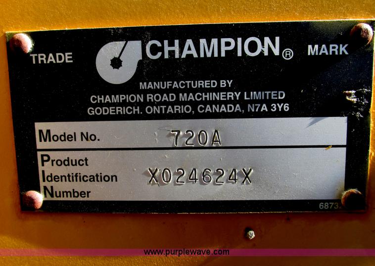 image for item F4016 1994 Champion 720A Series III articulated motor grader