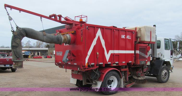 image for item F5552 2003 Sterling SC8000 sweeper/vacuum truck