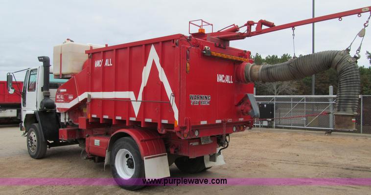 image for item F5552 2003 Sterling SC8000 sweeper/vacuum truck