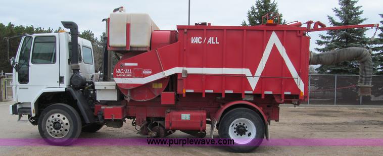 image for item F5552 2003 Sterling SC8000 sweeper/vacuum truck