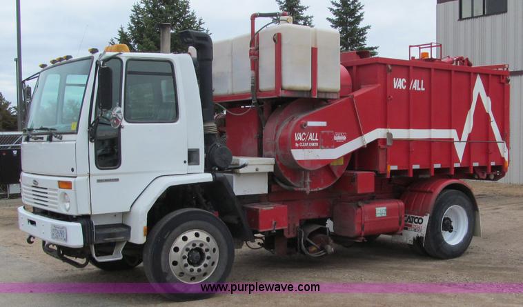 image for item F5552 2003 Sterling SC8000 sweeper/vacuum truck