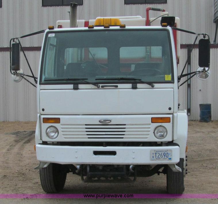 image for item F5552 2003 Sterling SC8000 sweeper/vacuum truck