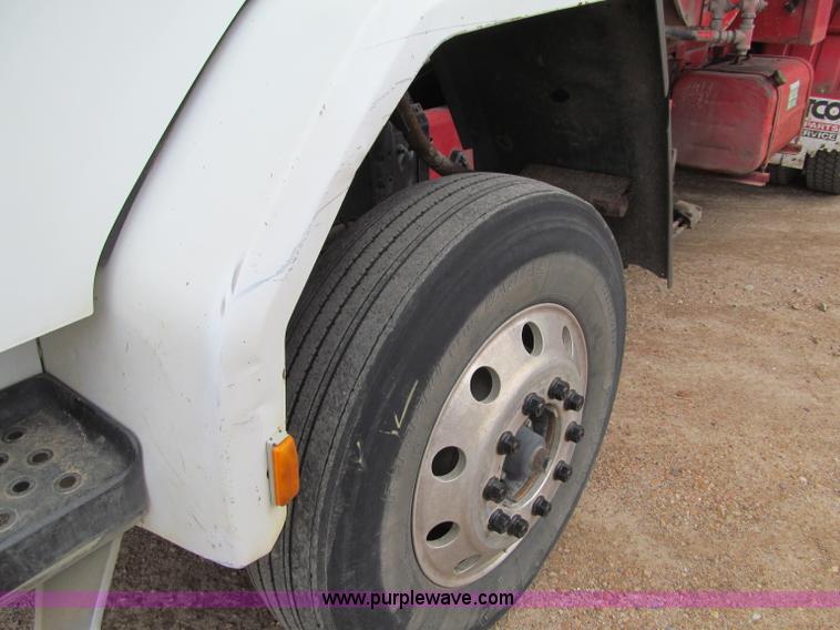 image for item F5552 2003 Sterling SC8000 sweeper/vacuum truck