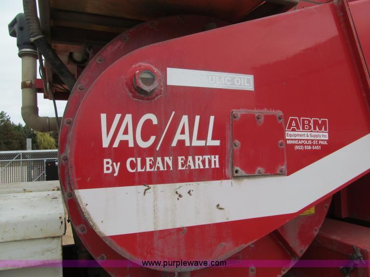 image for item F5552 2003 Sterling SC8000 sweeper/vacuum truck