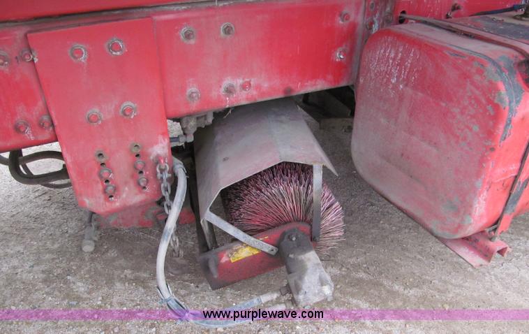 image for item F5552 2003 Sterling SC8000 sweeper/vacuum truck