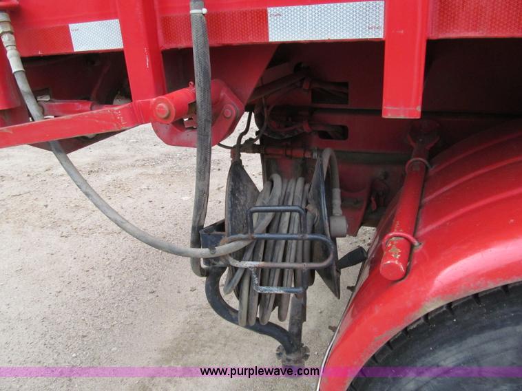 image for item F5552 2003 Sterling SC8000 sweeper/vacuum truck